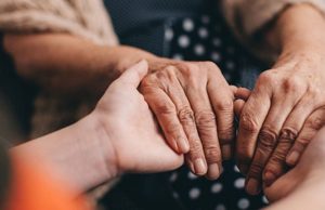 Holidays may be the right time for family health chats: Joan Lunden shares key tips