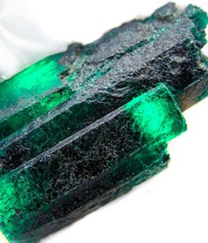 Guinness World Records identifies largest uncut emerald weighing 3 pounds and resembling a rhino horn