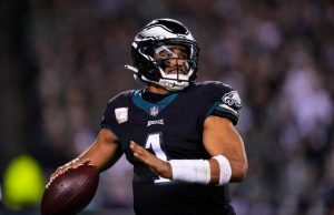 Hurts, Eagles Run Past Packers 40-33; Rodgers Hurt